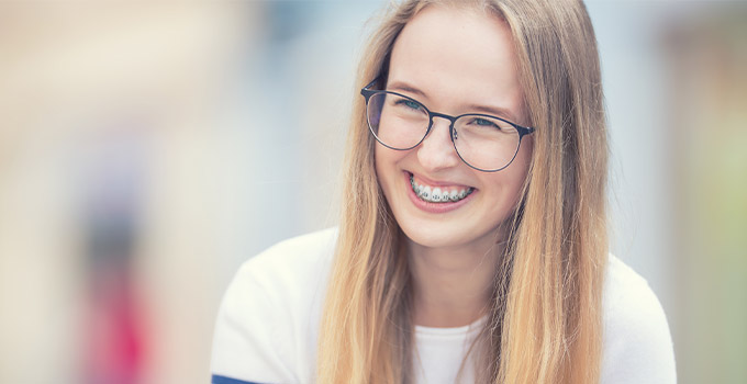  How do metal braces straighten your teeth?