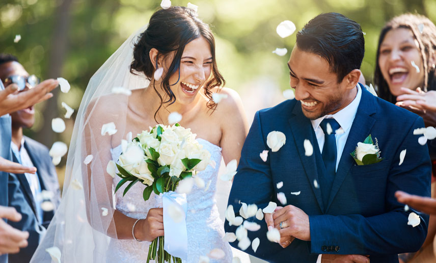 Weddings and Clear Aligners: How to Celebrate Your Special Day While Keeping Your Smile on Track